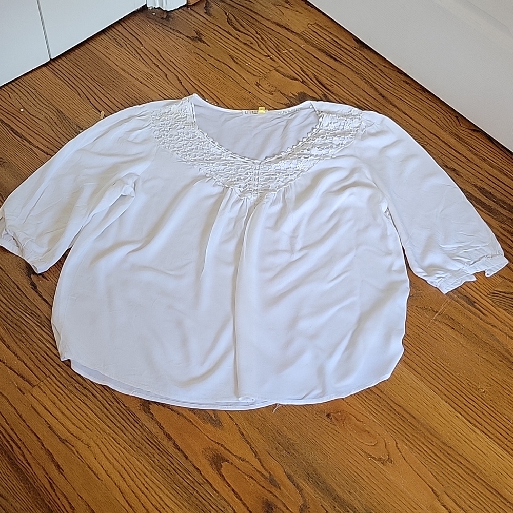 Lightweight lacey summer blouse size 1X